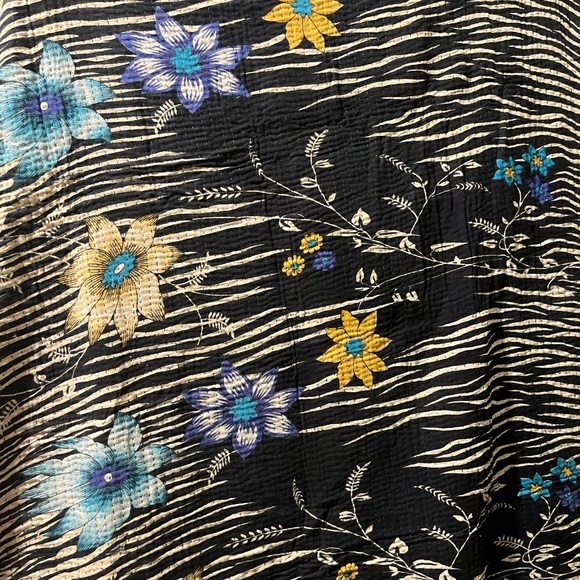 Beautiful Handmade “Sari Bari” Blanket 😊❤️ - Picture 5 of 7